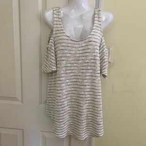Umgee Cold shoulder tunic top Size L